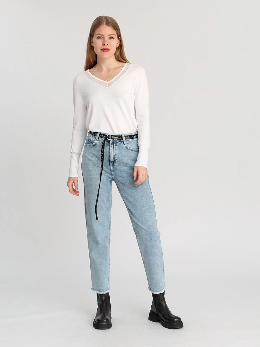 Укороченные джинсы MOM с поясом и бахромой